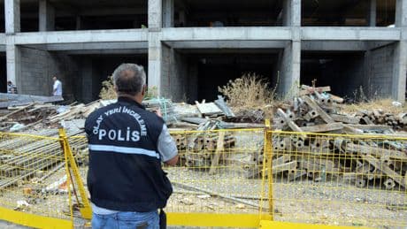 Urfa'da iş kazası: 8'inci kattan düşen 19 yaşındaki işçi ağır yaralandı