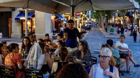 El inicio del verano dispara el empleo hasta los 21,86 millones de afiliados