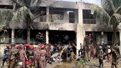 Bangladesch: Tote und Verletzte beim Absturz eines Militärflugzeugs auf Schulgelände