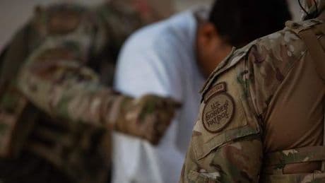 USA gehen nächsten Schritt, um legale Migranten abzuschieben