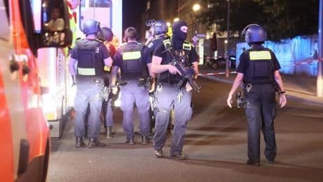Schüsse am Checkpoint Charlie? Polizei im Großeinsatz