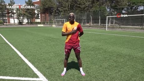 Osimhen'i Eskişehir'de görenler şaşkınlığını gizleyemiyor