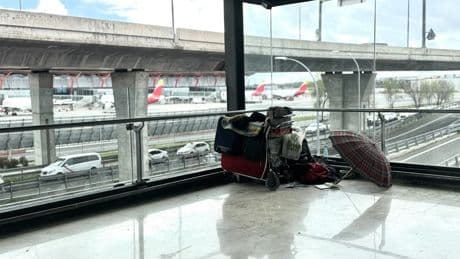 Ana, limpiadora en el aeropuerto de Barajas: &quot;Trabajamos con mucho estrés y mucho miedo&quot;