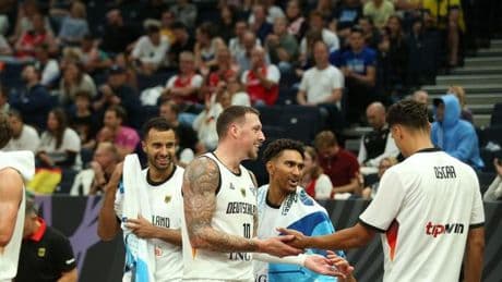 Nationalteam: EM-Partie wie Trainingsspielchen: Basketballer mit Rekord