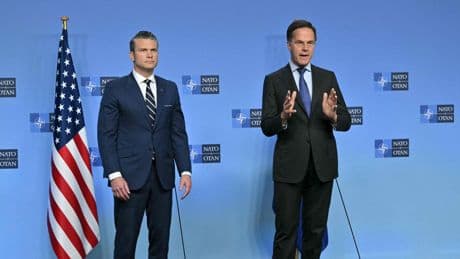 Difesa, Rutte si aspetta un’intesa al vertice Nato. Hegseth: puntare al 5% di spesa