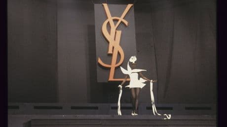 Fête de l’Humanité 1988 : à la Courneuve, Yves Saint-Laurent fait défiler la haute couture au cœur du peuple