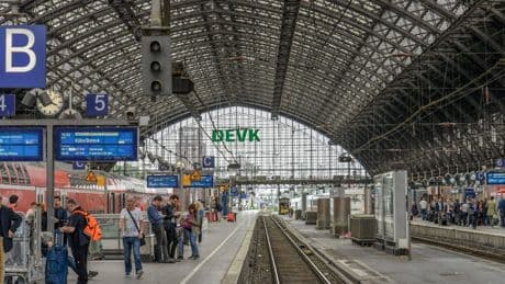 Köln: Signalstörung stoppt Züge auf Rheinstrecke