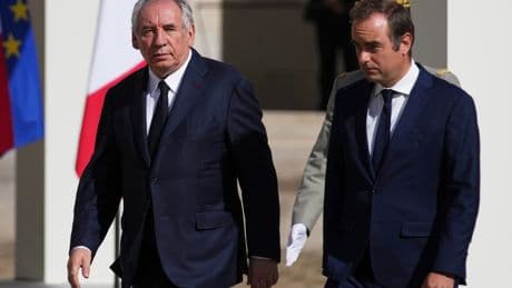 El Gobierno de Bayrou va a caer hoy en una moción de confianza sin una alternativa clara