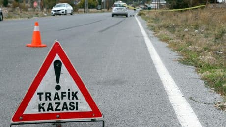 Kaza yapan tırda yüklü yanıcı maddeler alev aldı