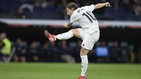 Real Madrid'de Modric'in 10 numaralı forması kimin olacak? Ağır favori