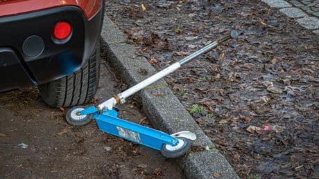 Düsseldorf: Kleinkind bei Unfall in Unterbilk von Auto erfasst