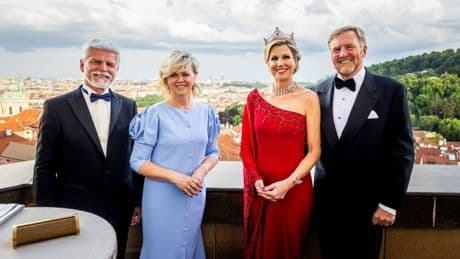 Staatsbankett in Prag: Königin Máxima strahlt in One-Shoulder-Robe