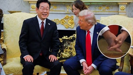 Trump'ın elindeki 'koyu leke' dikkat çekti!