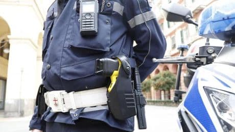 Ventimiglia, dopo la morte di tre persone il M5s riapre il dibattito sull’uso del taser