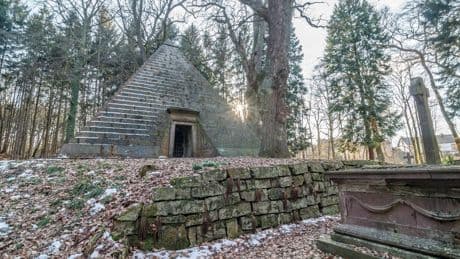 Niedersachsen Ausflug: Mystisches Mausoleum – letzte Ruhe in der Pyramide
