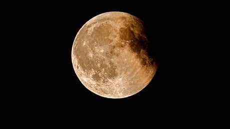 Pictured: Total ‘Blood Moon’ lunar eclipse in the UK
