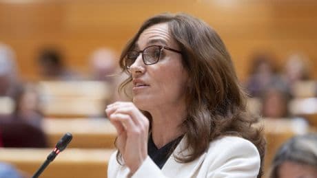 Mónica García disfraza con propaganda los 636 días de espera de los pacientes para nuevos fármacos aprobados por EU