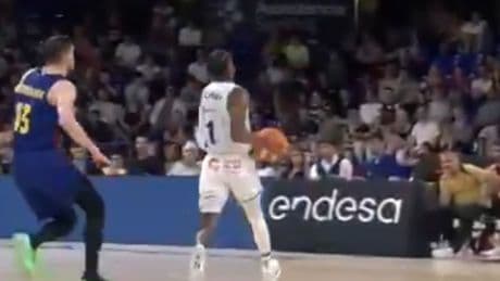¡Cohete checo! Descomunal tapón de Satoransky en el Palau