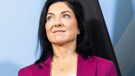 Übergabe im Wirtschaftsministerium: Habeck tritt ab – seine Nachfolgerin fordert den „Realitätscheck“