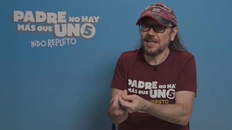Santiago Segura, actor, 60 años: “A mi hija de 11 años le doy un iPhone sin tarjeta, con WhatsApp solo en wifi. Dicen que hasta los 16 no deberían tener móvil, pero si no se lo das, se siente marginada”
