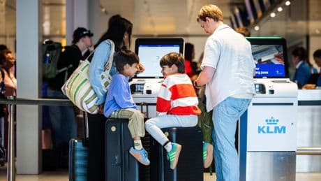 Gescheiden ouders ruziën vaker over vakantie met kinderen, tot rechtszaken aan toe: ’Communicatie vaak het probleem’