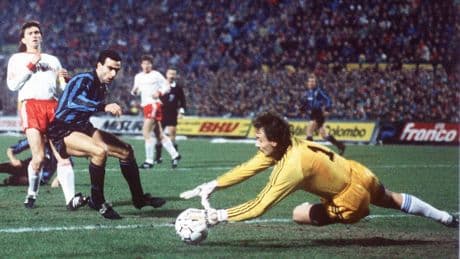 Er sorgte 1988 für die Inter-Sensation - Wunder-Aumann glaubt an Bayern-Keeper Urbig!