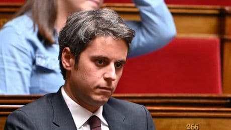 "Même Meloni ne fait pas ça": Gabriel Attal lâché par une partie de ses troupes après sa proposition sur le voile
