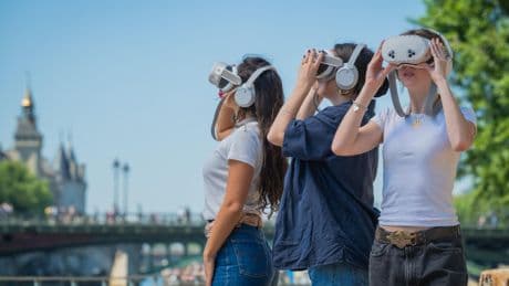 «Accrochez-vous à un arbre» : on a testé les visites en réalité virtuelle de Paris