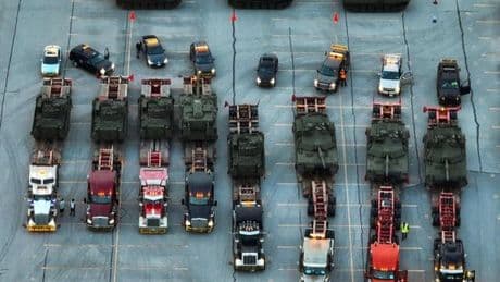 Trump macht es wie Putin – und lässt die Panzer rollen