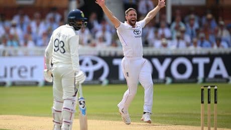 England two wickets from famous victory over India as Mohammed Siraj fined for provocation
