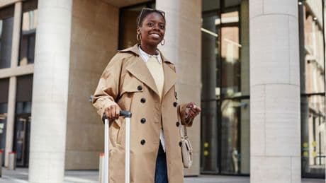 Von klassisch bis ausgefallen: Trenchcoat-Trends 2025: Das sind die vier diesjährigen Must-haves