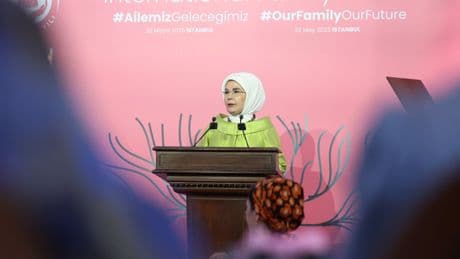 Emine Erdoğan: Aileyi dünyada yeniden hak ettiği saygın konuma yükseltebiliriz