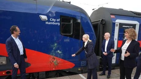 Neue Nachtzüge: Nightjet-Zug auf "City of Hamburg" getauft
