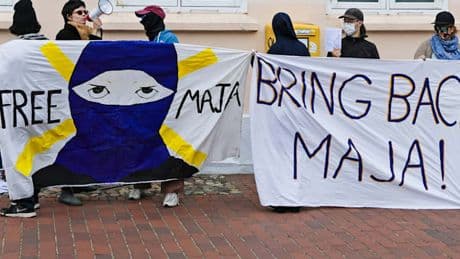 Für bessere Haftbedingungen von Maja T. – Aktivisten blockieren CDU-Büro von Wadephul