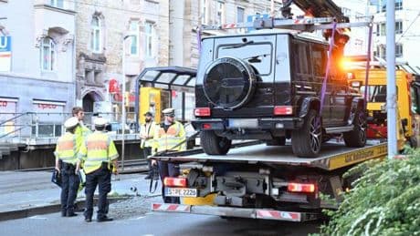 SUV fährt in Menschengruppe in Stuttgart – 46-Jährige stirbt