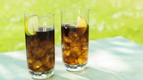 Unerwartete Wirkung: Wie sich Cola als wahres Wundermittel im Garten einsetzen lässt