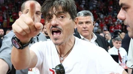 El baloncesto griego salta por los aires: un presidente en busca y captura, amenazas desde la grada...: «Son unos bastardos»