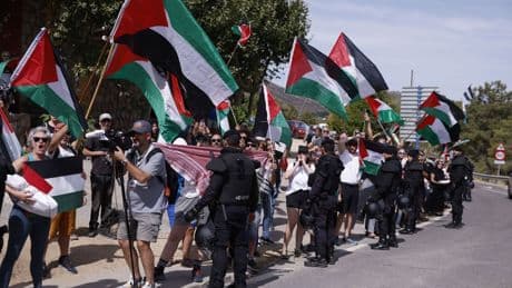 Vingegaard sentencia La Vuelta en una etapa tensa, marcada por las protestas contra Israel