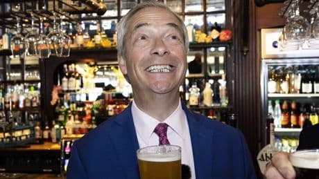 „Niemand will erwischt werden“: So nähern sich englische Bosse heimlich Nigel Farage an