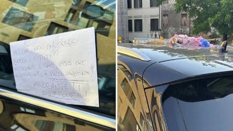 Audi parcheggiata male. Carrozzeria graffiata, immondizia sul tetto e il biglietto: «Perché non è dentro i limiti? Ignorante»