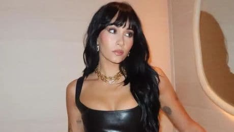 Aitana sorprende con su colaboración más especial llevando un bote de aceite de oliva en el bolso