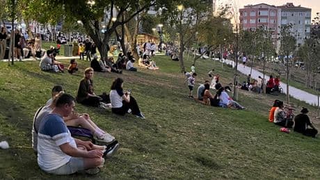 Balıkesir'de 6.1 büyüklüğünde deprem... Vatandaşlar açık alanlara çıktı