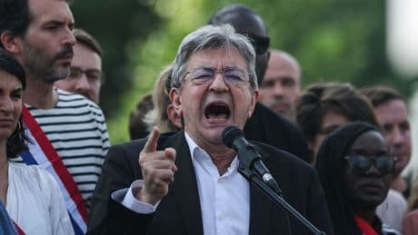 La izquierda radical en Francia presentará una moción de censura contra Bayrou al finales de septiembre