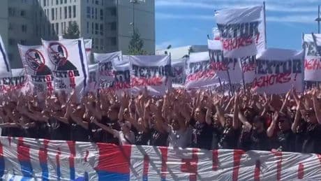 «Text’hors de Lyon, l’OL c’est nous» : la rupture consommée entre les supporters de l’OL et le dirigeant américain