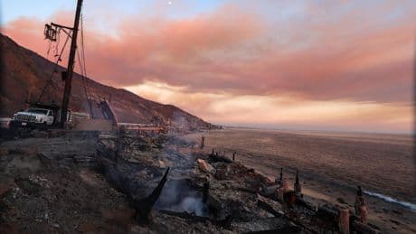 Verwoestende bosbranden bij Los Angeles vuren schade van natuurrampen aan naar 131 miljard dollar