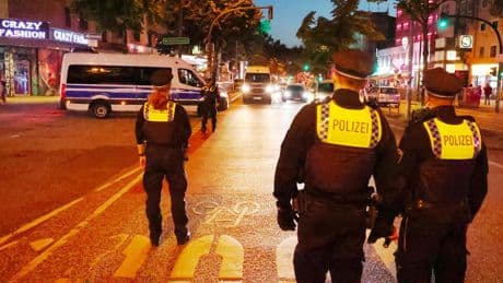 Nach Schießereien und Betrugsfällen - Polizei durchsucht Bordelle auf Reeperbahn