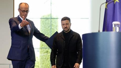 Les Européens et Zelensky s’efforcent de “s’immiscer dans le processus de paix”, avant le sommet Trump-Poutine