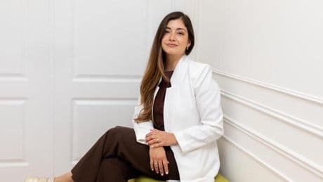 Agustina Rodrigo, dermatóloga: “No existe una fórmula única ni un producto de efecto inmediato que borre el melasma. Buscar soluciones rápidas puede empeorar la situación”