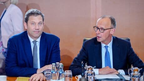 Erste Kabinettssitzung: Neue Bundesregierung streicht zum Auftakt 25 Posten