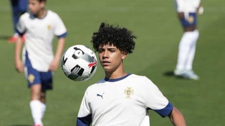 Cristianinho, hijo de Ronaldo, brilla con luz propia en su estreno con Portugal